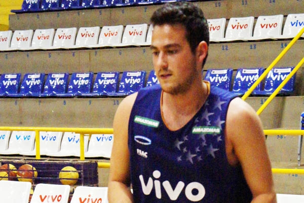 Felipe Taddei, de 18 anos, passou a ganhar oportunidade no elenco profissional do Franca Basquete em 2011